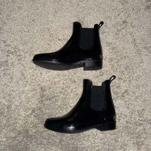 Lauren Ralph Lauren Tally Bo Rai Black Rubber Ankle Rain Boots